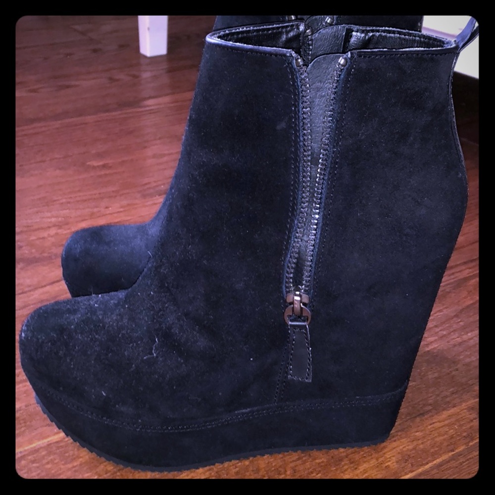 Black Aldo wedge booties